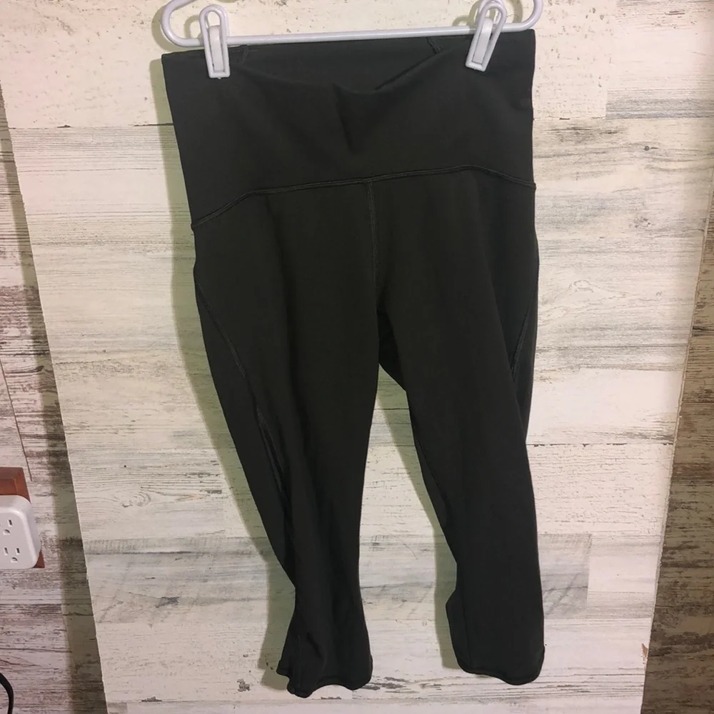 Lululemon Athletica olive green/army green Capri leggings size 4 workout pants - Picture 2 of 10